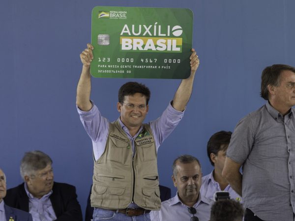 Auxílio Brasil de R$ 400 vai tirar verbas de outras áreas, dizem analistas