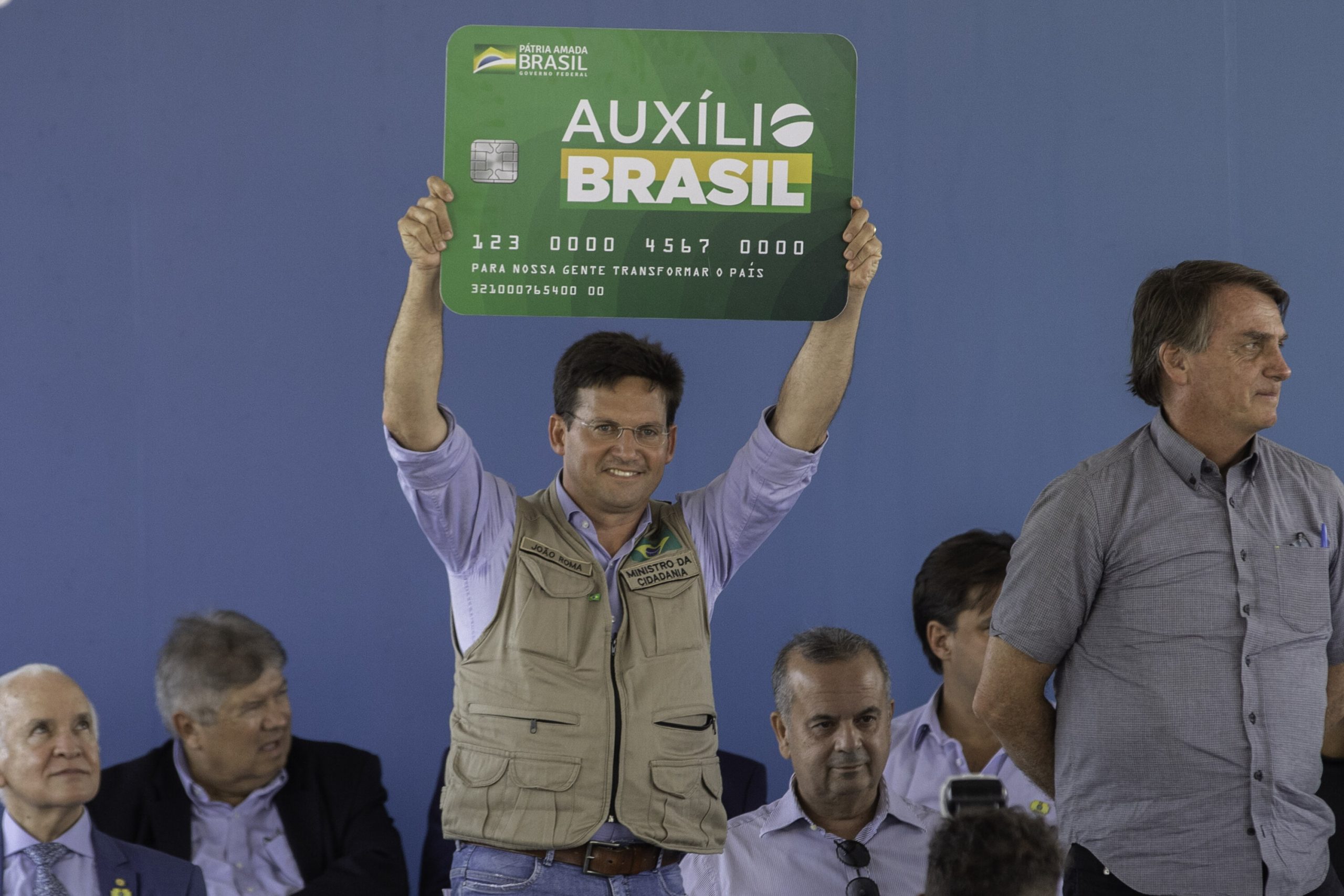 Auxílio Brasil de R$ 400 vai tirar verbas de outras áreas, dizem analistas