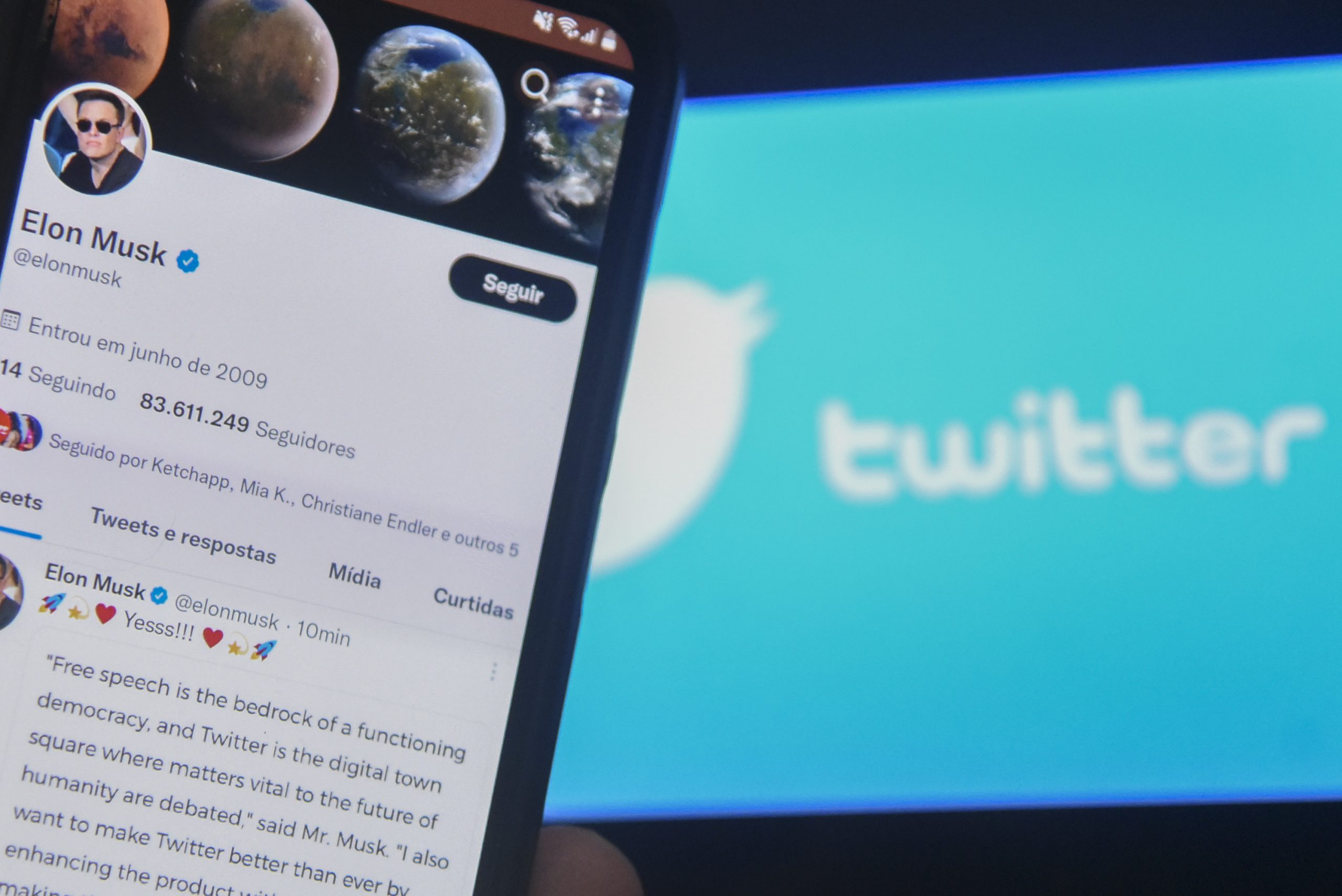 Elon Musk diz que vai reverter proibição de Trump no Twitter