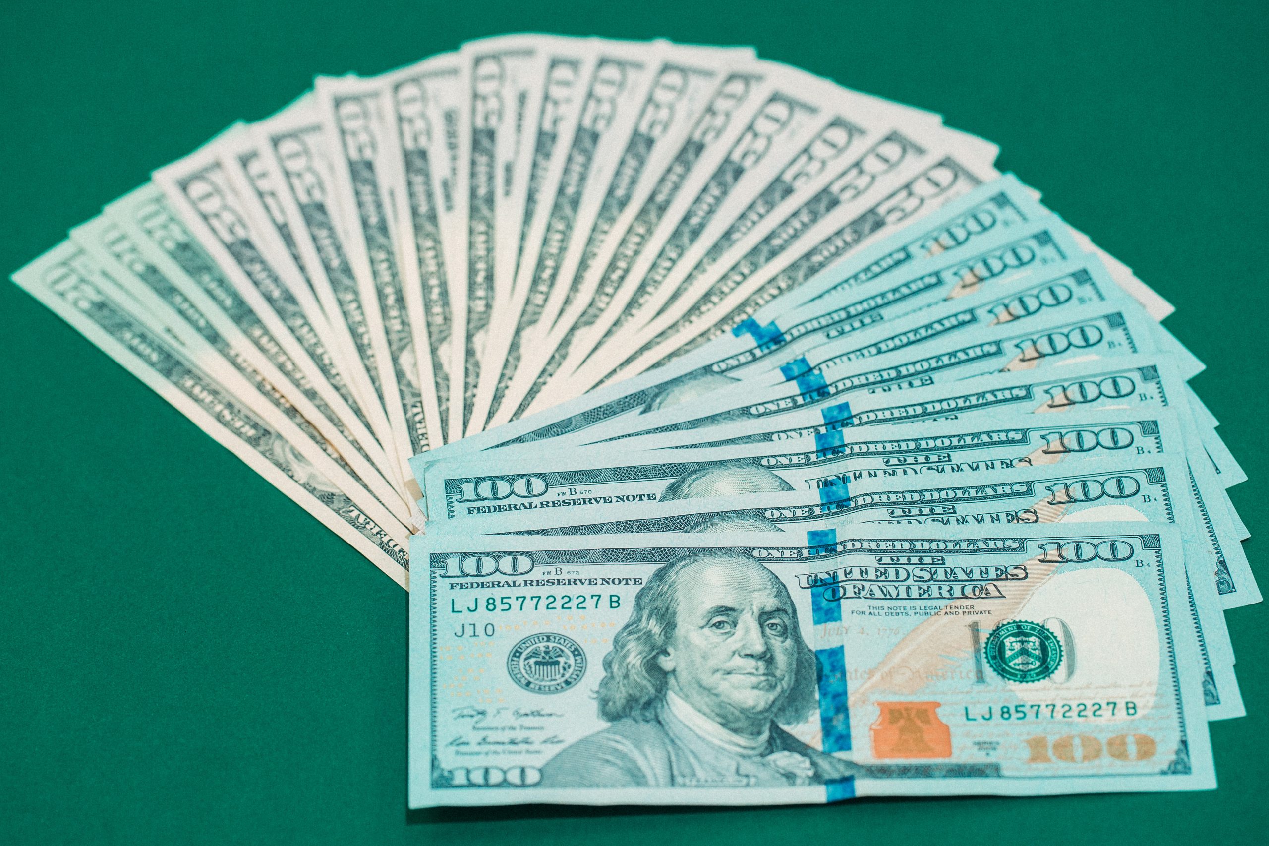 Dólar volta a subir com maior pessimismo no exterior