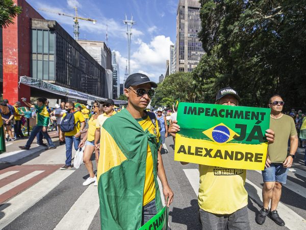 Ato com pedido golpista é liberdade de expressão, mas imensa maioria não quer, diz Mourão