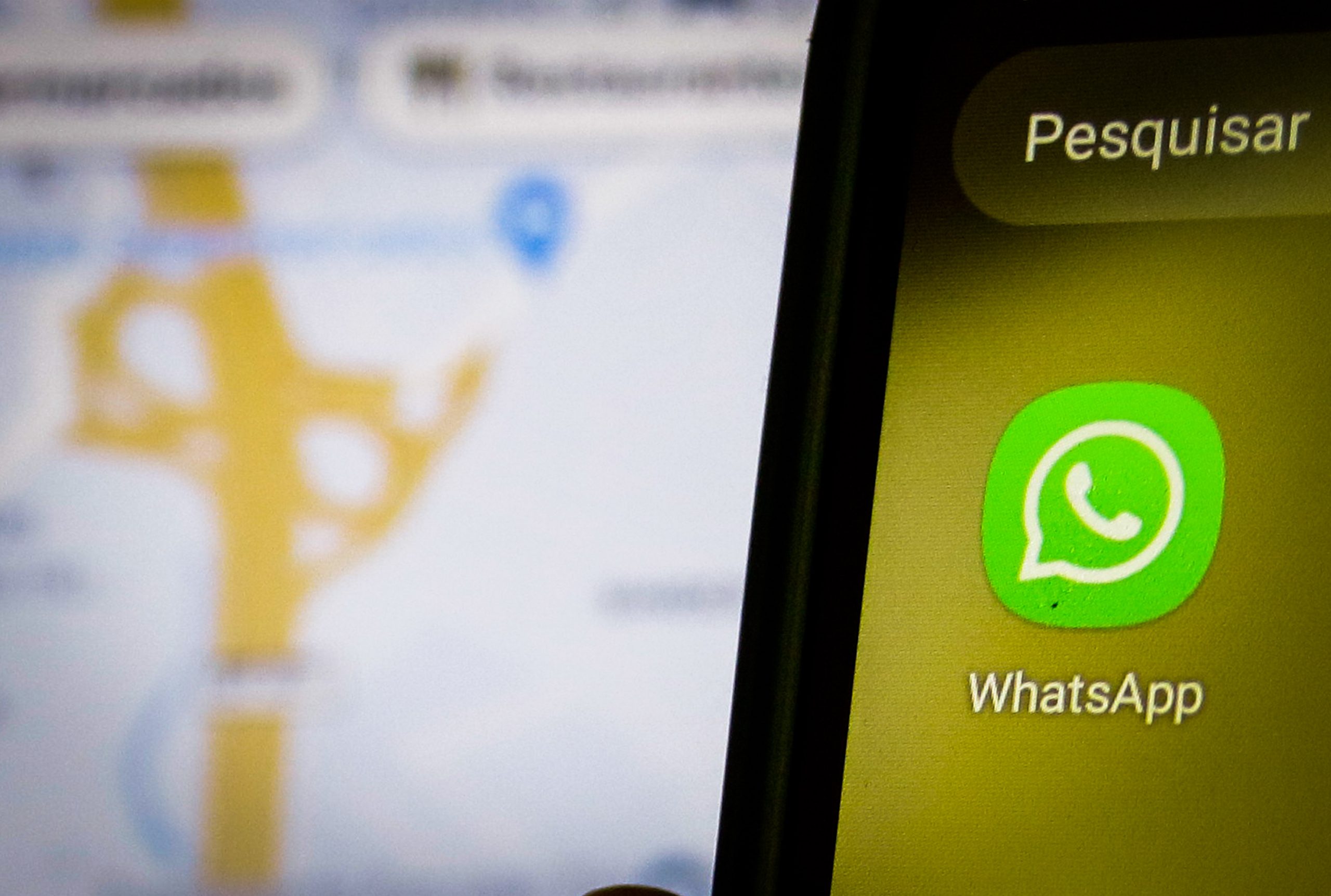 WhatsApp lança reações com emojis e envio de arquivos de até 2 Gb