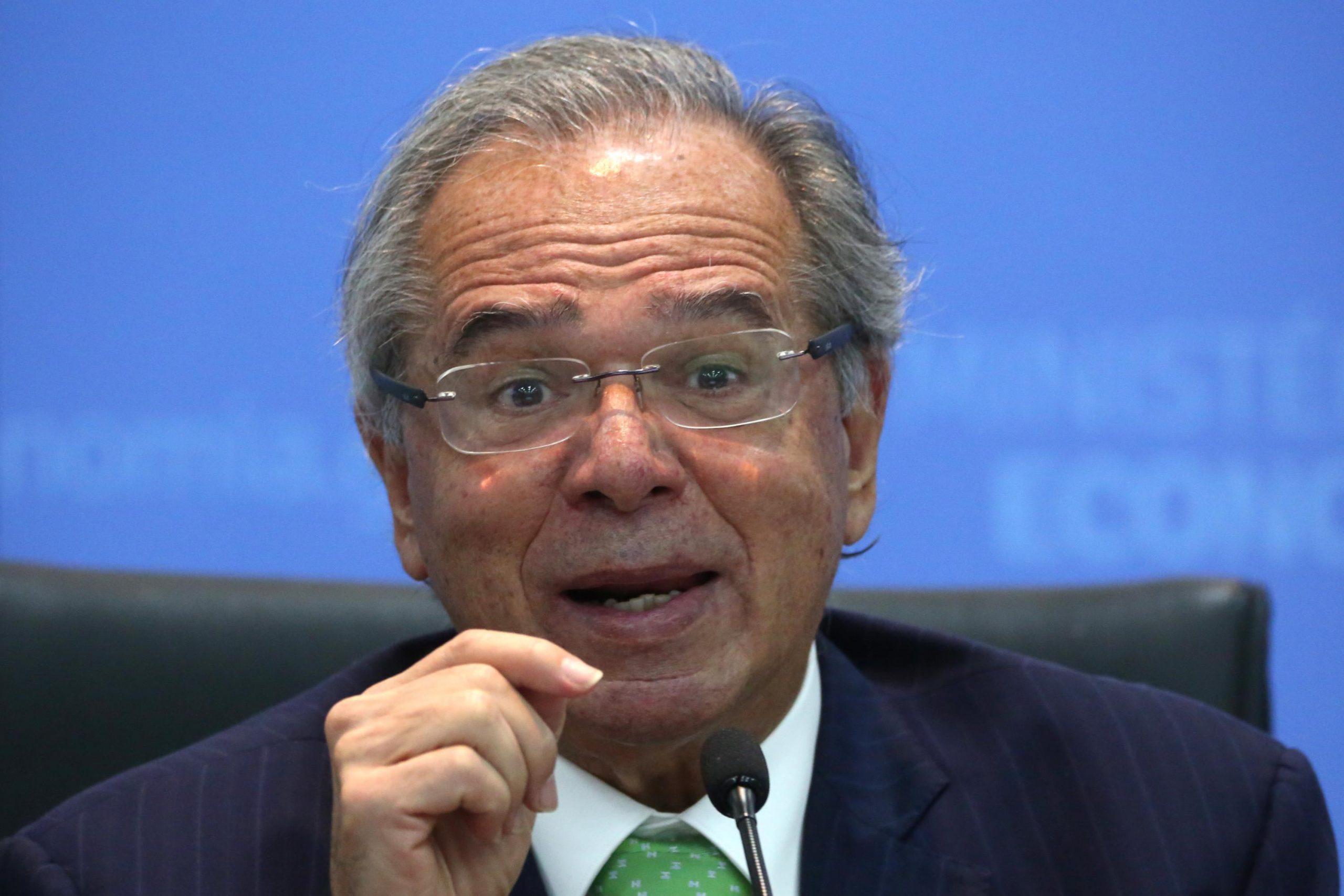 Guedes culpa guerra e pandemia, mas mínimo já não tinha aumento real antes