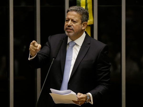 Não posso assumir a responsabilidade de aprovar a reforma tributária, diz Lira