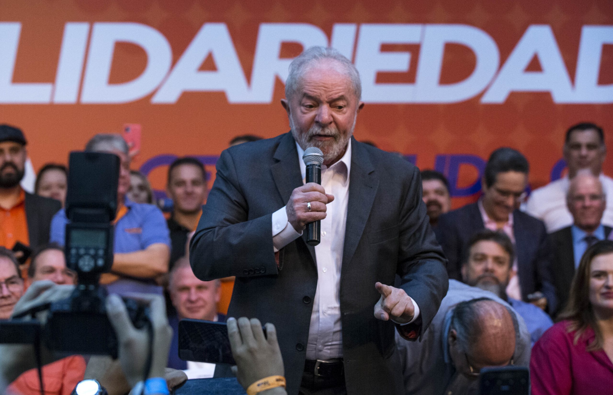 Lula tem 46% e Bolsonaro 29% no primeiro turno, aponta pesquisa Quaest