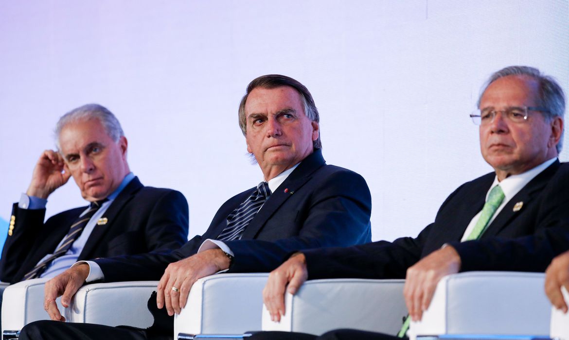 Em SP, presidente critica Petrobras e diz “lamentar” preço do diesel