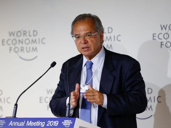Inflação no Brasil já bateu no pico, diz Guedes em Davos