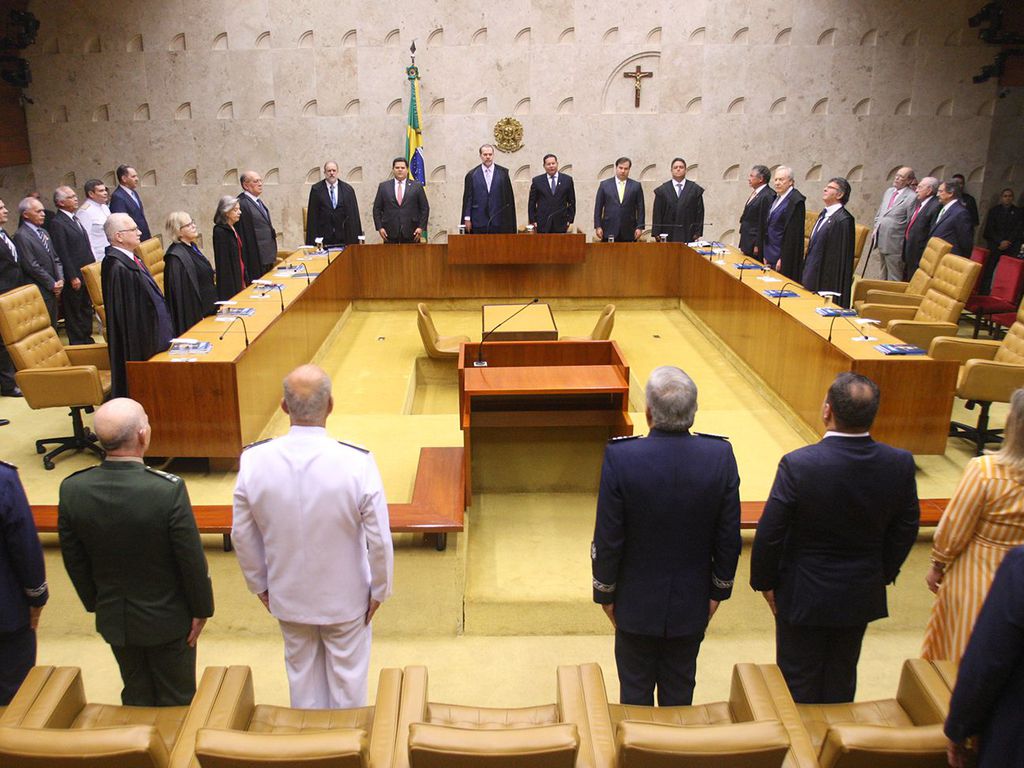 PEC que amplia idade máxima para entrada de ministros no STF avança no Senado