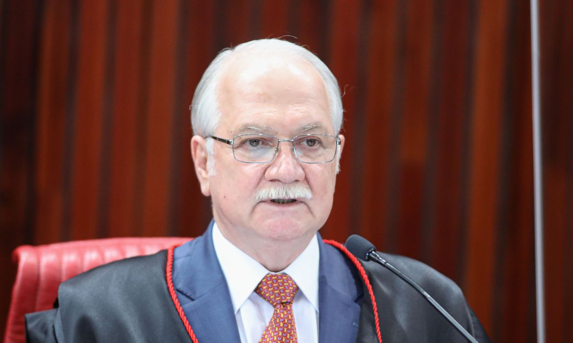 Brasil deve mostrar que rejeita “aventuras autoritárias”, diz ministro