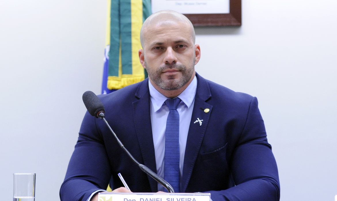 Daniel Silveira recusa intimação de Moraes e diz que não usará tornozeleira