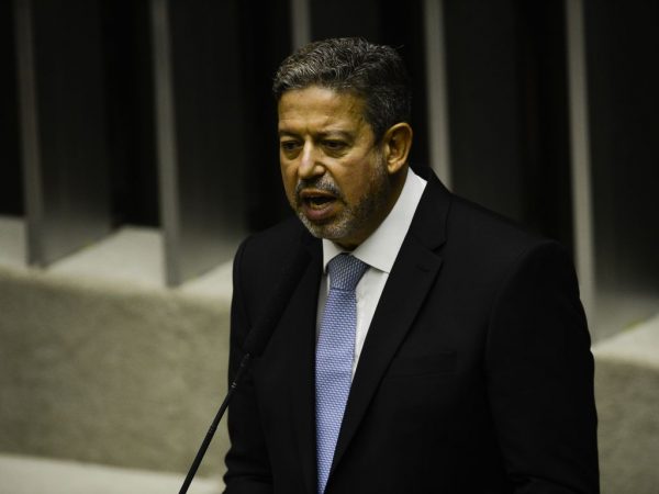TSE recua, e Lira instala urnas para eleger novo vice da Câmara