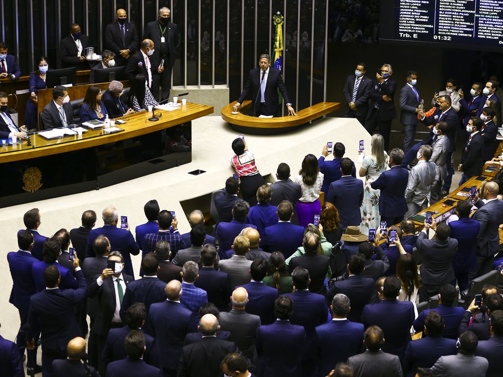 Câmara resgata proposta que amplia Simples e contraria Economia