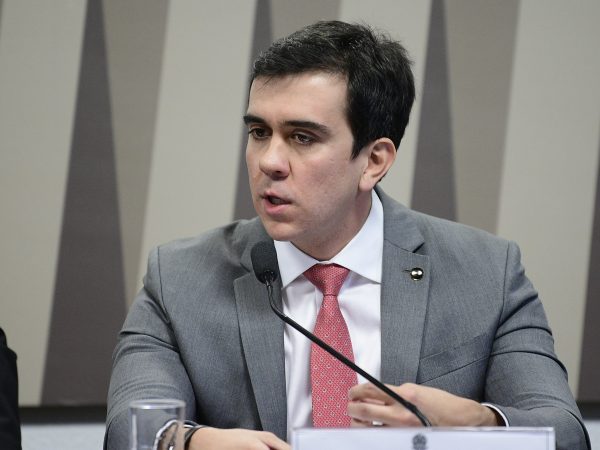 Eletrobras defende privatização no menor prazo possível