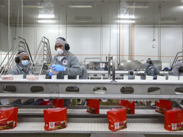 Indústria deve qualificar 9,6 milhões de pessoas até 2025