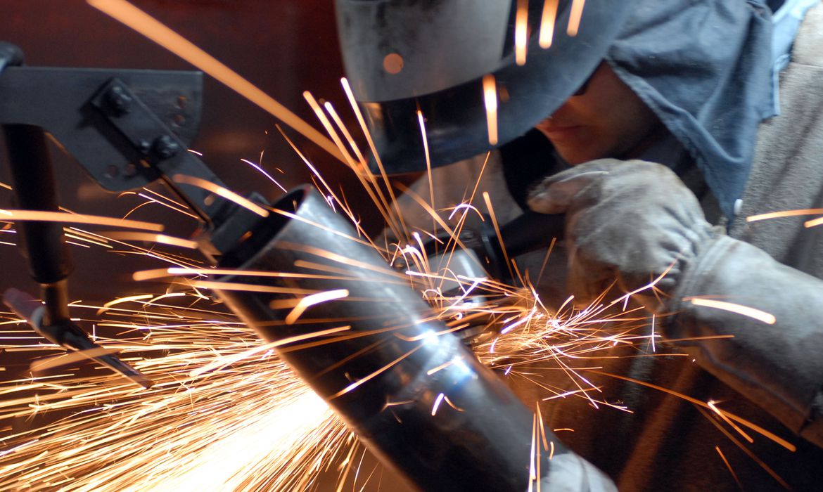Faturamento da indústria de máquinas tem queda de 11,6% em abril