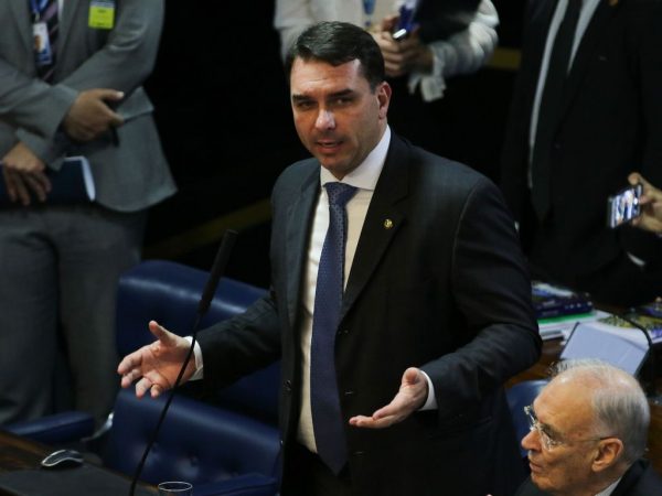Tribunal do RJ arquiva denúncia contra Flávio Bolsonaro no caso das ‘rachadinhas’