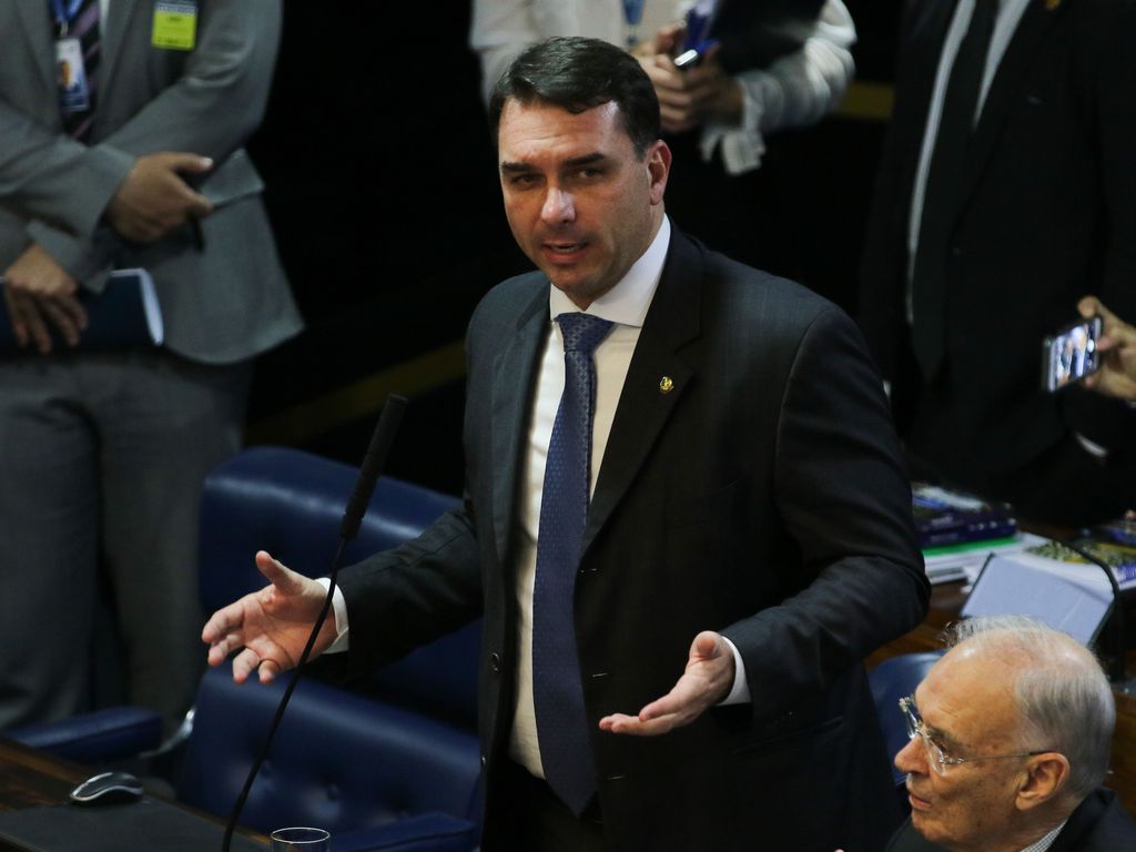 Tribunal do RJ arquiva denúncia contra Flávio Bolsonaro no caso das ‘rachadinhas’