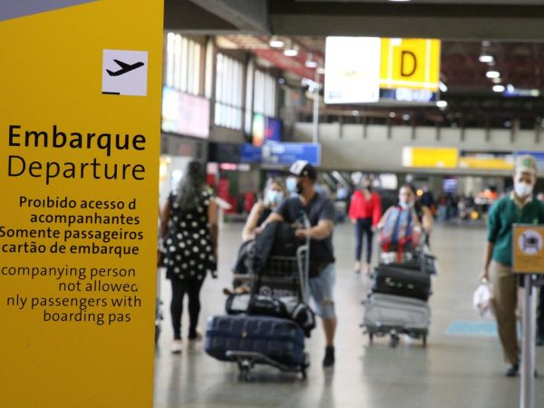 Em quatro meses, entrada de estrangeiros é 60% maior que em todo 2021