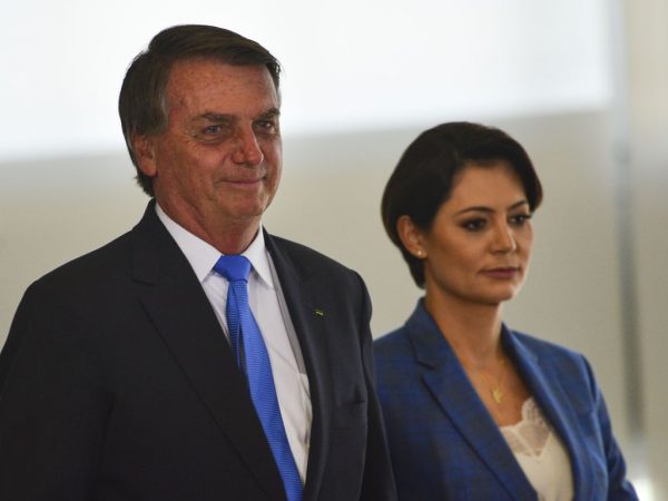 Michelle se filia ao PL e deve intensificar participação em campanha de Bolsonaro