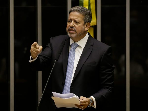 Lira determina instalação de comissão para analisar reforma tributária