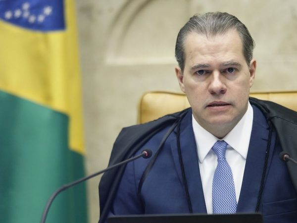 Ministro nega prosseguimento de ação do presidente contra Moraes