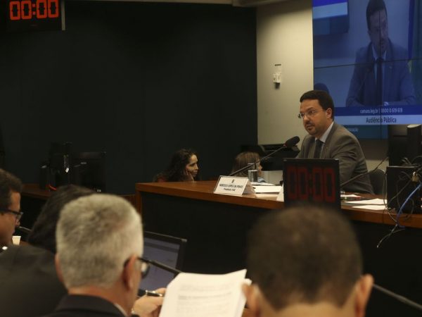 Presidente do FNDE nega influência de pastores em decisões do órgão