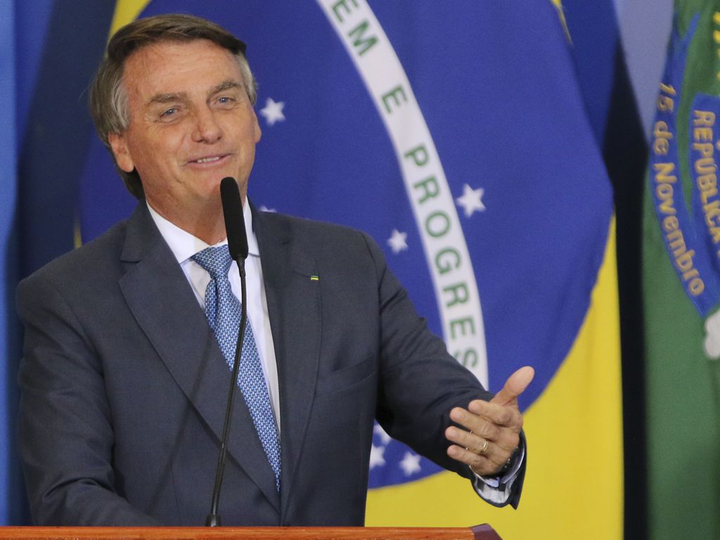 Bolsonaro se une a PSDB e União Brasil nos estados e empareda terceira via
