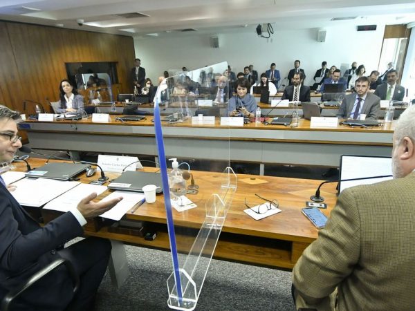 Senado discute projeto que regula produção de energia em alto-mar