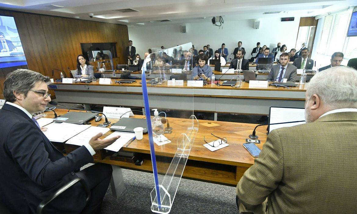Senado discute projeto que regula produção de energia em alto-mar