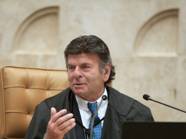 Presidente do STF defende liberdade de imprensa e combate às fake news