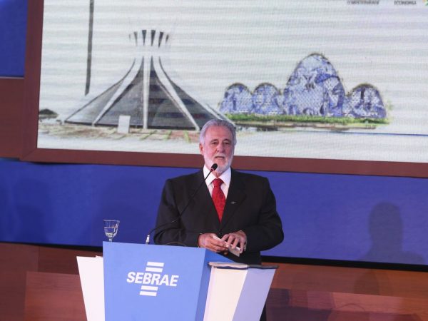 Pequenos negócios foram os maiores geradores de empregos em março