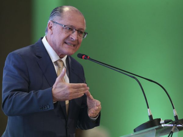 Campanha de Lula quer usar Alckmin para atrair tucanos após desistência de Doria