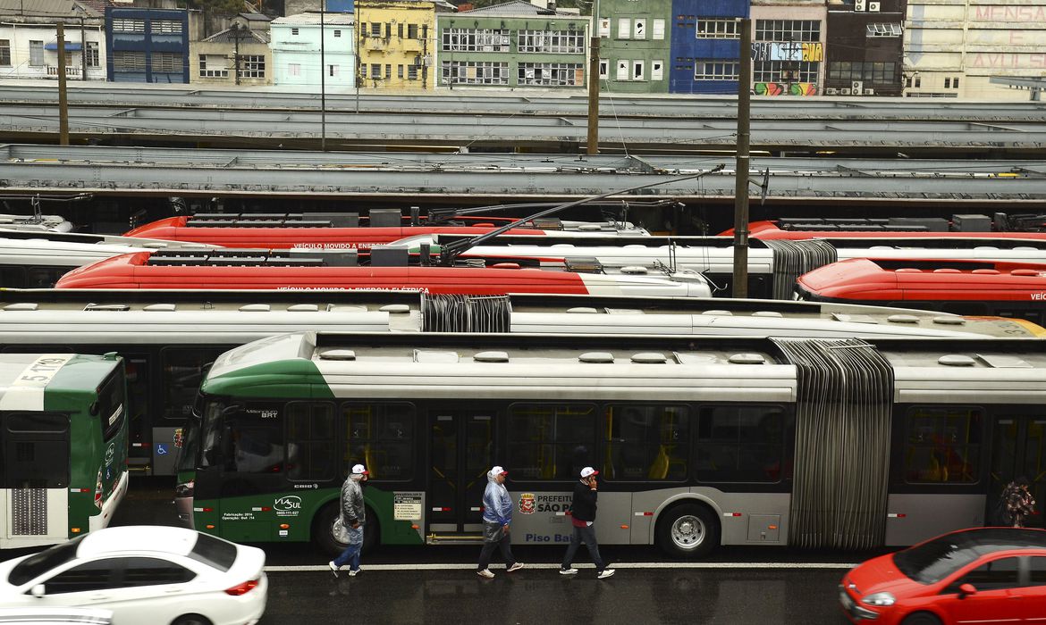 Justiça determina retorno imediato dos ônibus em São Paulo