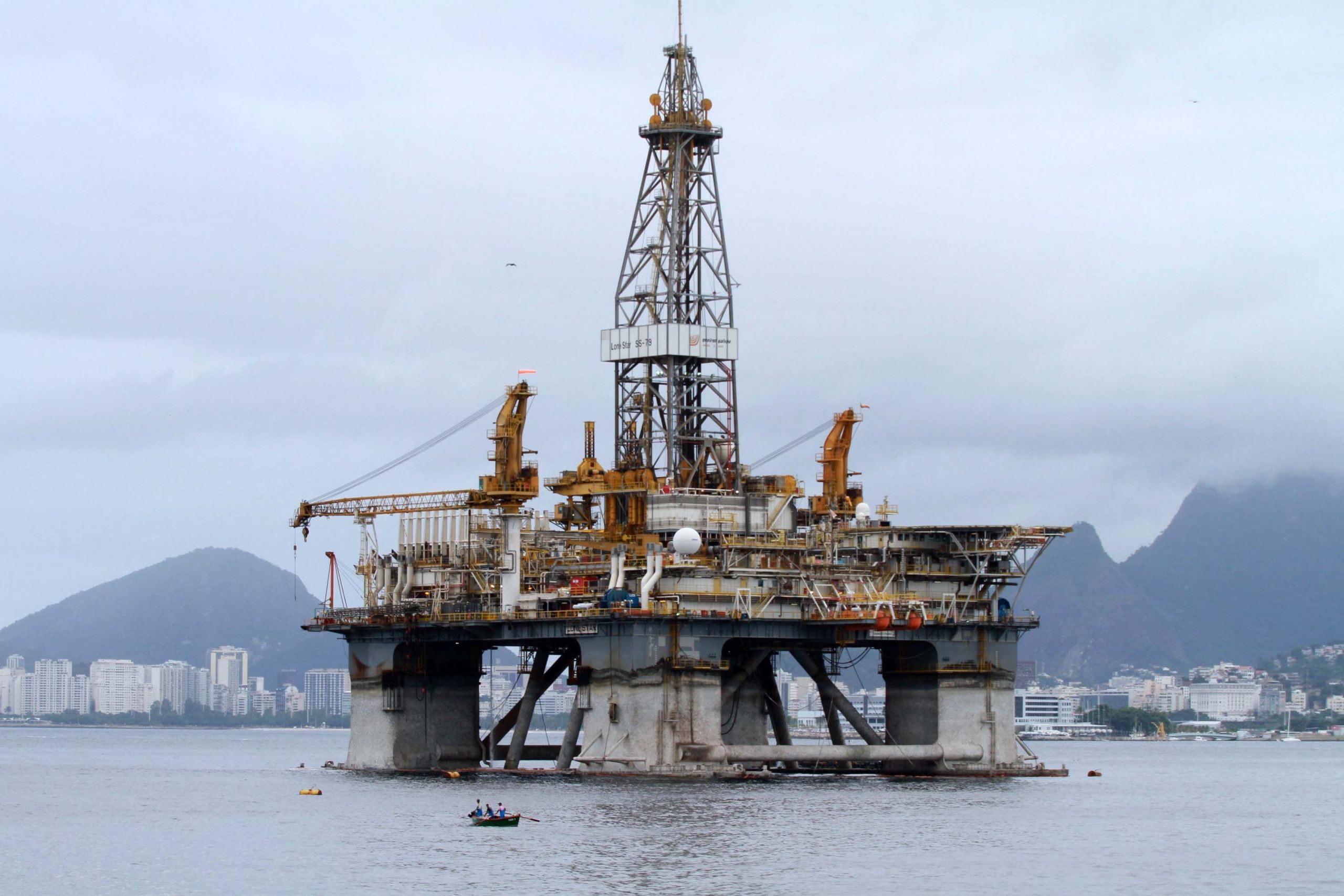 Opep+ concorda em aumentar produção de petróleo para conter alta dos preços