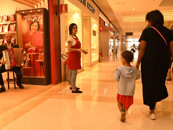 Comércio paulista cria mais de 10 mil vagas de emprego em abril