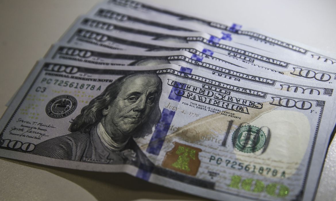 Dólar sobe para R$ 5,32 com receios sobre juros nos Estados Unidos