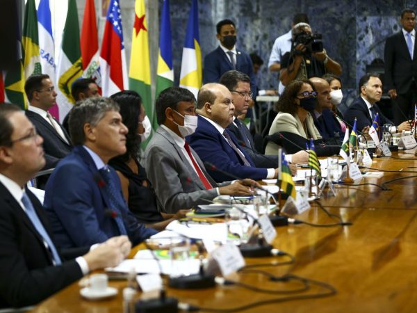 Governadores reclamam de proposta de Bolsonaro para diesel e têm reunião com Pacheco