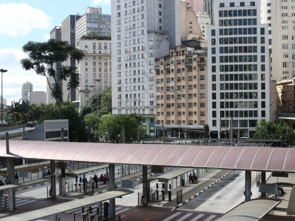 Greve de ônibus chega ao fim em São Paulo nesta terça (14)