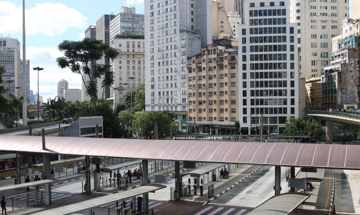 Greve de ônibus chega ao fim em São Paulo nesta terça (14)