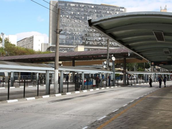 Greve de motoristas de ônibus é abusiva e irresponsável, diz prefeito de São Paulo