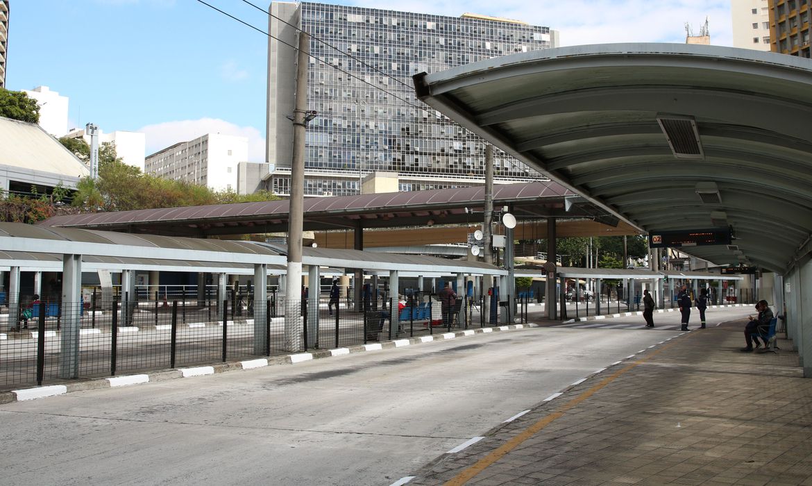 Greve de motoristas de ônibus é abusiva e irresponsável, diz prefeito de São Paulo