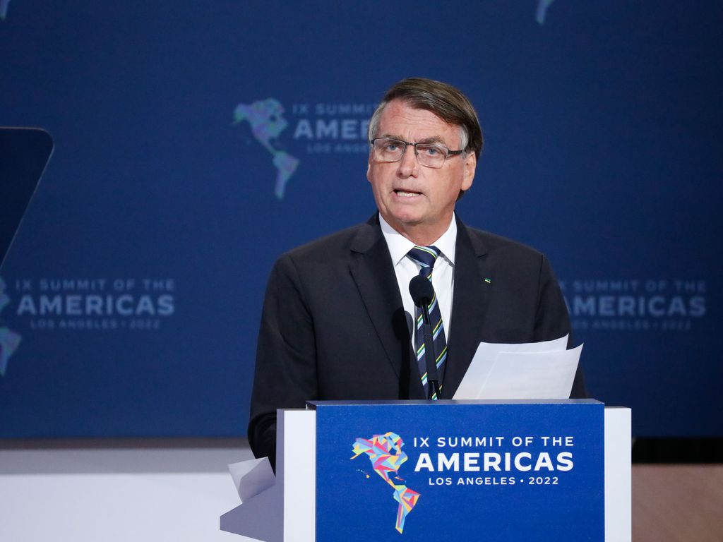 Bolsonaro fala em ‘busca incansável’ por Dom Phillips e Bruno Pereira na Amazônia