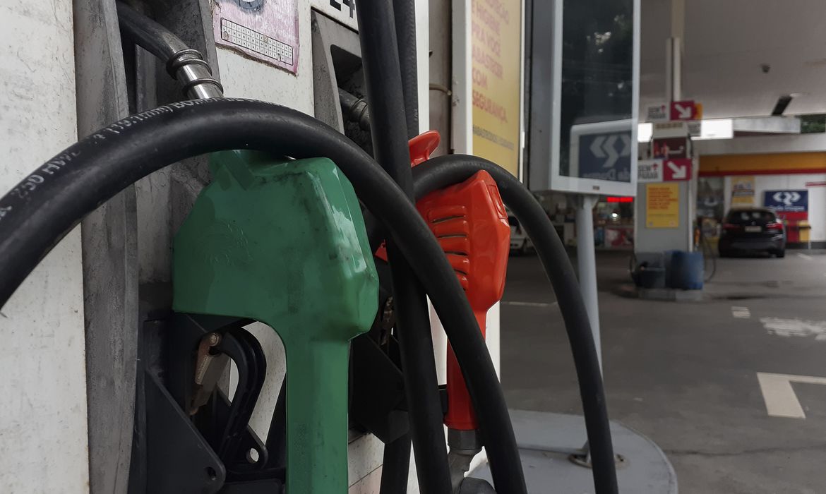 Embargos à Rússia ampliam crise do diesel e setor pede protocolo para garantir abastecimento