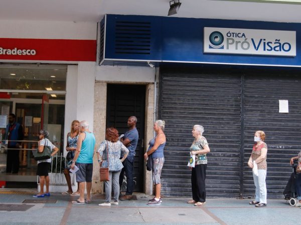 Taxa média do empréstimo pessoal tem alta de 0,74%, aponta Procon-SP
