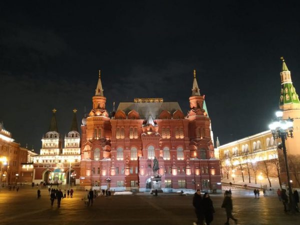 Moscou bane jornalistas britânicos em retaliação a bloqueio de órgãos russos