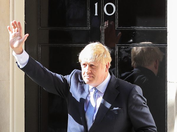 ‘Hasta la vista, baby’, diz Boris Johnson em despedida do parlamento