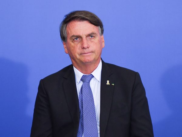 Bolsonaro diz que está do lado da paz após ser cobrado por presidente da Ucrânia