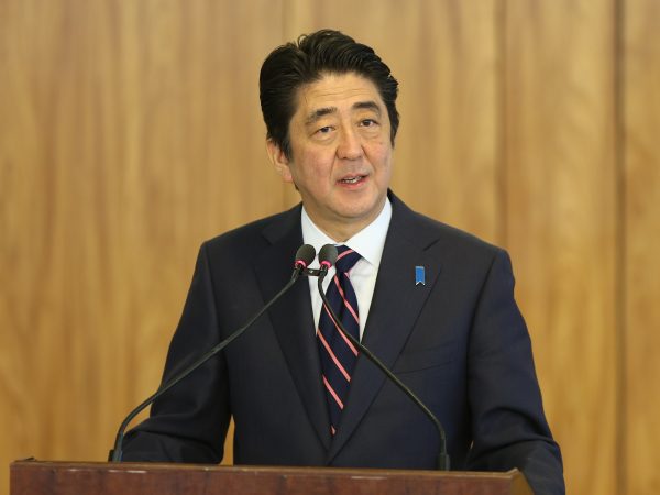 Shinzo Abe, ex-premiê do Japão, morre após ser baleado durante campanha
