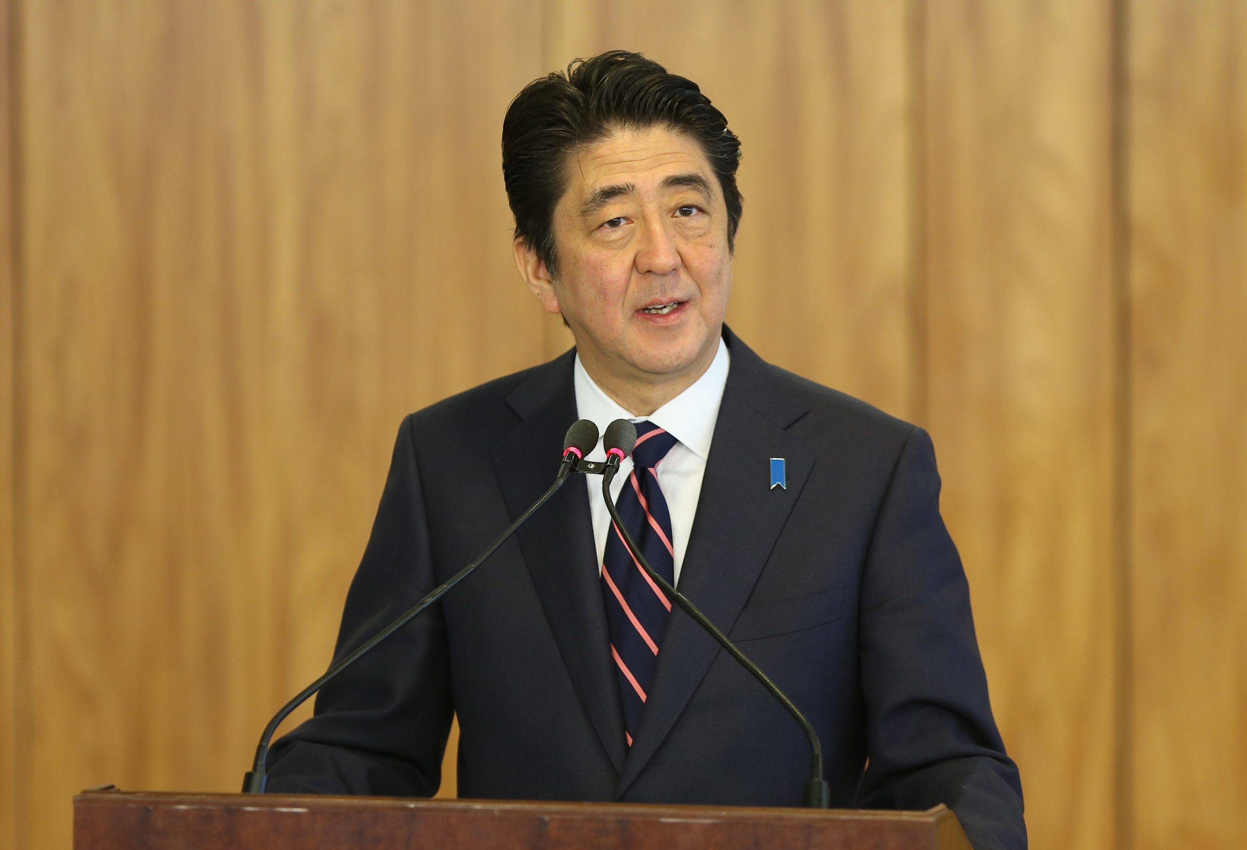 Shinzo Abe, ex-premiê do Japão, morre após ser baleado durante campanha