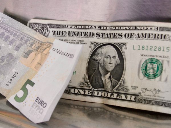 Euro vale menos que o dólar, após a maior inflação nos EUA em 40 anos